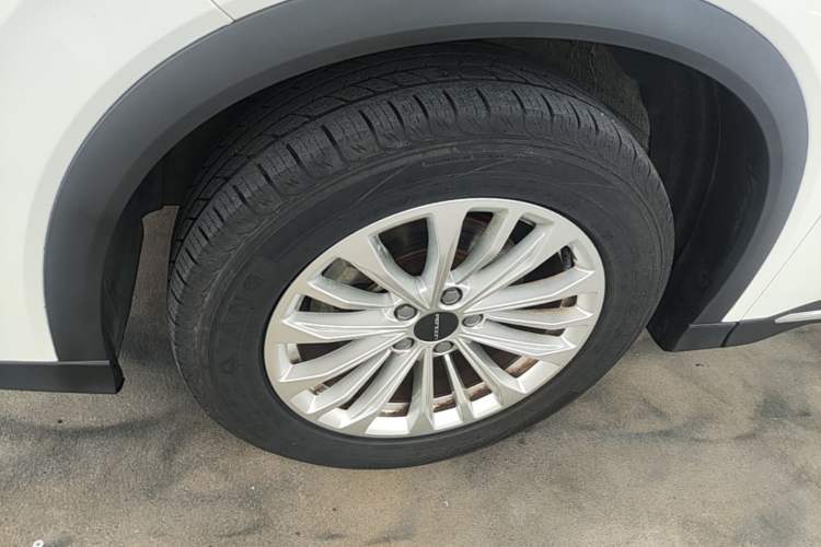 Used Dongfeng Fengon 580 2022 1.5T Automatic Luxury Version Left Front Wheel Hub