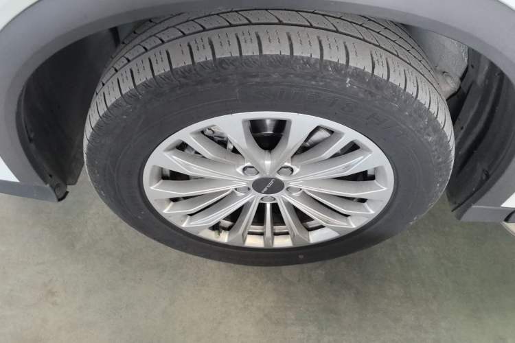 Used Dongfeng Fengon 580 2022 1.5T Automatic Luxury Version Left Front Wheel Hub