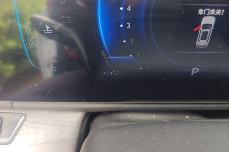 Used Dongfeng Fengon 580 2022 1.5T Automatic Luxury Version Odometer Close Up