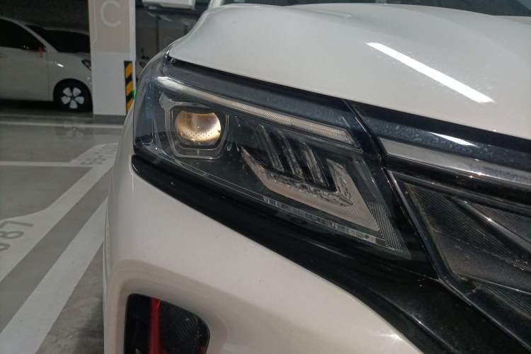 Used Dongfeng Fengon 580 2022 1.5T Automatic Enjoyment Model Right Front Headlight