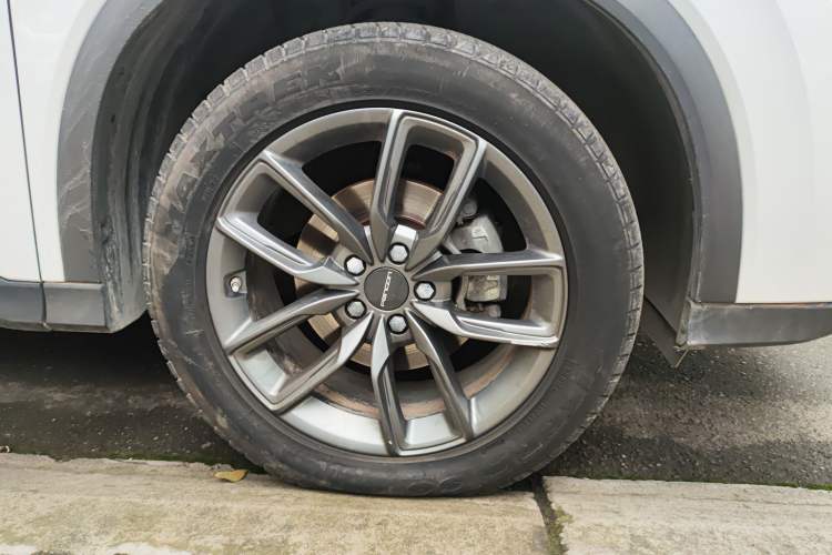 Used Dongfeng Fengon 580 2022 1.5T Automatic Enjoyment Model Right Front Wheel Hub