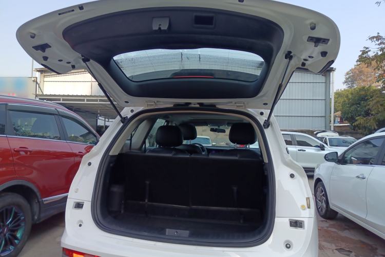 Used Dongfeng Fengon 580 2022 1.5T Automatic Luxury Version Trunk