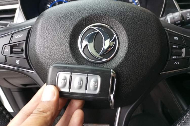 Used Dongfeng Fengon 580 New Energy 2019 1.8L PHEV Zhihao Model 7 Seats Interior 1