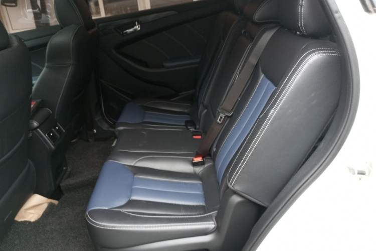 Used Dongfeng Fengon 580 New Energy 2019 1.8L PHEV Zhihao Model 7 Seats Interior 4