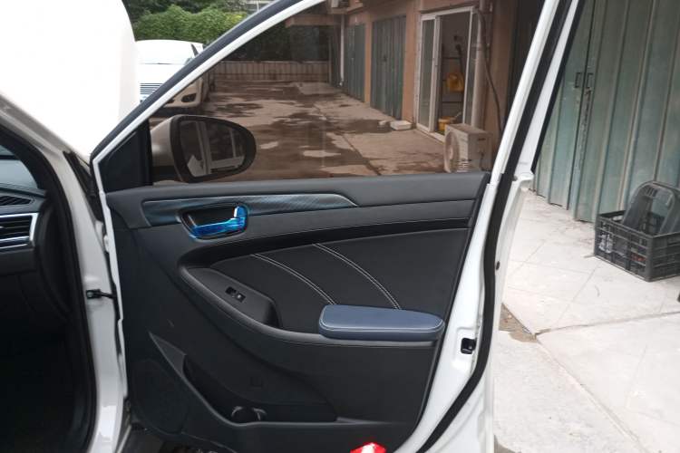 Used Dongfeng Fengon 580 New Energy 2019 1.8L PHEV Zhihao Model 7 Seats Interior 5