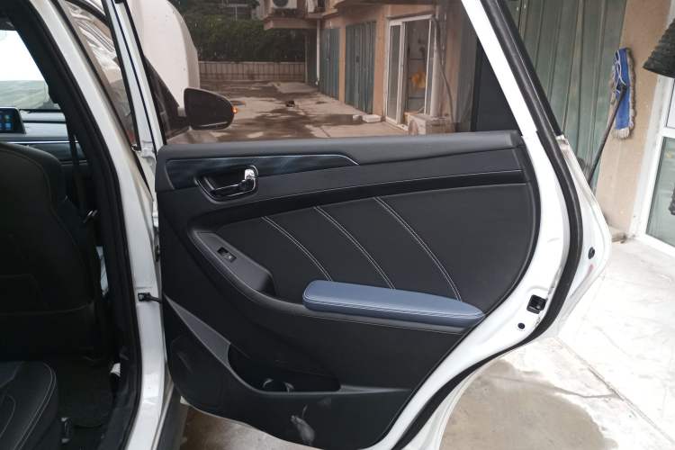 Used Dongfeng Fengon 580 New Energy 2019 1.8L PHEV Zhihao Model 7 Seats Interior 6