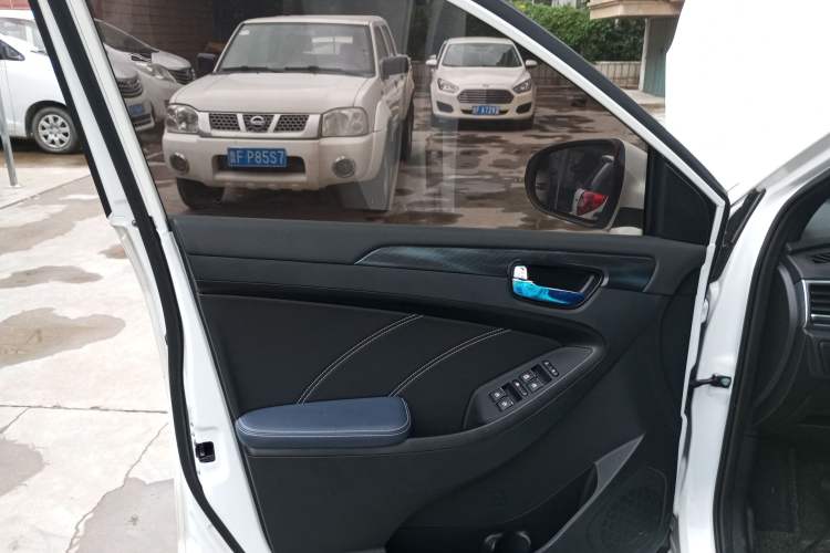 Used Dongfeng Fengon 580 New Energy 2019 1.8L PHEV Zhihao Model 7 Seats Interior 7