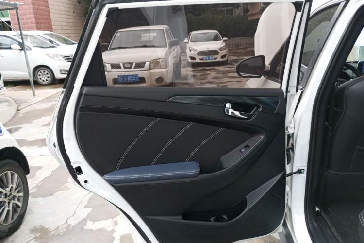 Used Dongfeng Fengon 580 New Energy 2019 1.8L PHEV Zhihao Model 7 Seats Interior 8