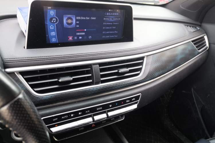 Used Dongfeng Fengon 580 New Energy 2019 1.8L PHEV Zhihao Model 7 Seats Audio And AC Panel