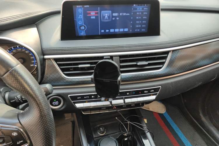 Used Dongfeng Fengon 580 New Energy 2019 1.8L PHEV Zhihao Model 7 Seats Audio And AC Panel