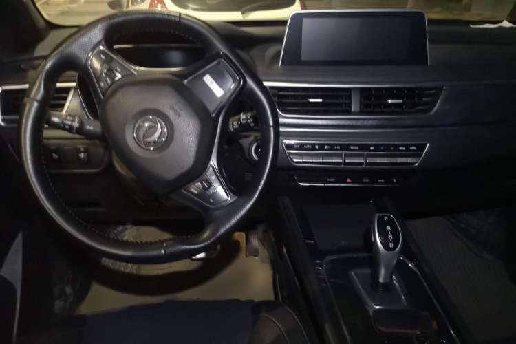 Used Dongfeng Fengon 580 New Energy 2019 1.8L PHEV Zhihao Model 7 Seats Center Console