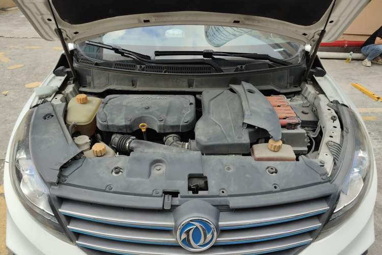 Used Dongfeng Fengon 580 New Energy 2019 1.8L PHEV Zhihao Model 7 Seats Engine Bay