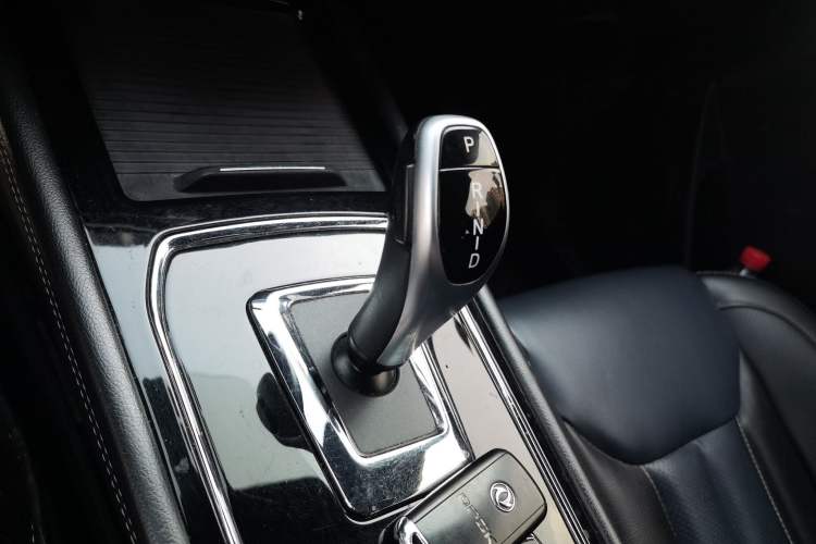 Used Dongfeng Fengon 580 New Energy 2019 1.8L PHEV Zhihao Model 7 Seats Gear Lever