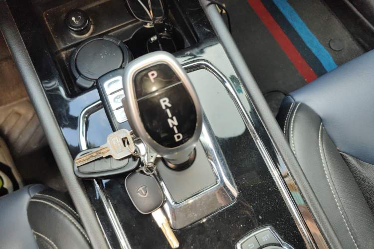 Used Dongfeng Fengon 580 New Energy 2019 1.8L PHEV Zhihao Model 7 Seats Gear Lever