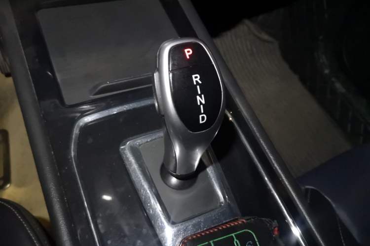 Used Dongfeng Fengon 580 New Energy 2019 1.8L PHEV Zhihao Model 7 Seats Gear Lever