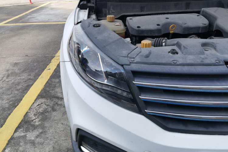 Used Dongfeng Fengon 580 New Energy 2019 1.8L PHEV Zhihao Model 7 Seats Right Front Headlight