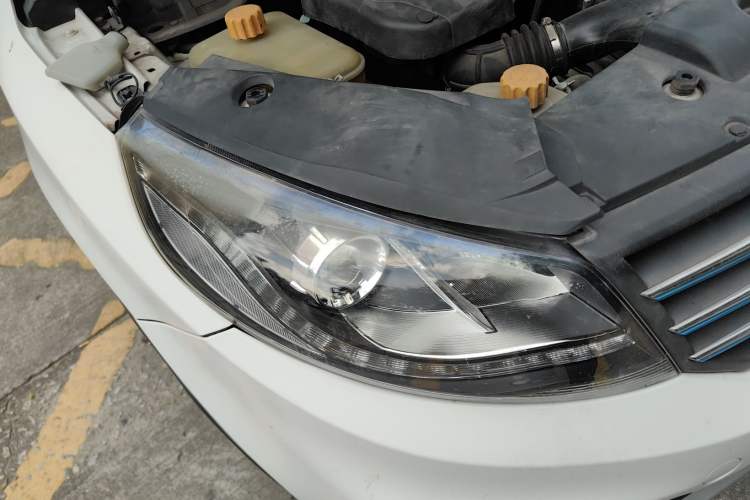 Used Dongfeng Fengon 580 New Energy 2019 1.8L PHEV Zhihao Model 7 Seats Right Front Headlight