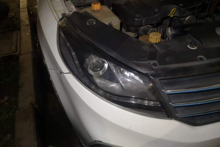 Used Dongfeng Fengon 580 New Energy 2019 1.8L PHEV Zhihao Model 7 Seats Right Front Headlight