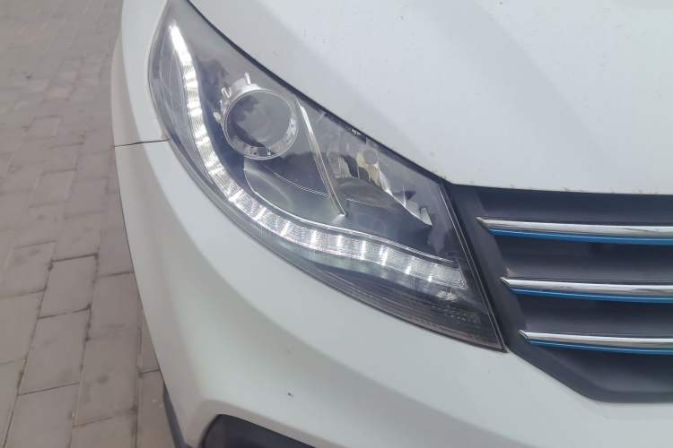 Used Dongfeng Fengon 580 New Energy 2019 1.8L PHEV Zhihao Model 7 Seats Right Front Headlight