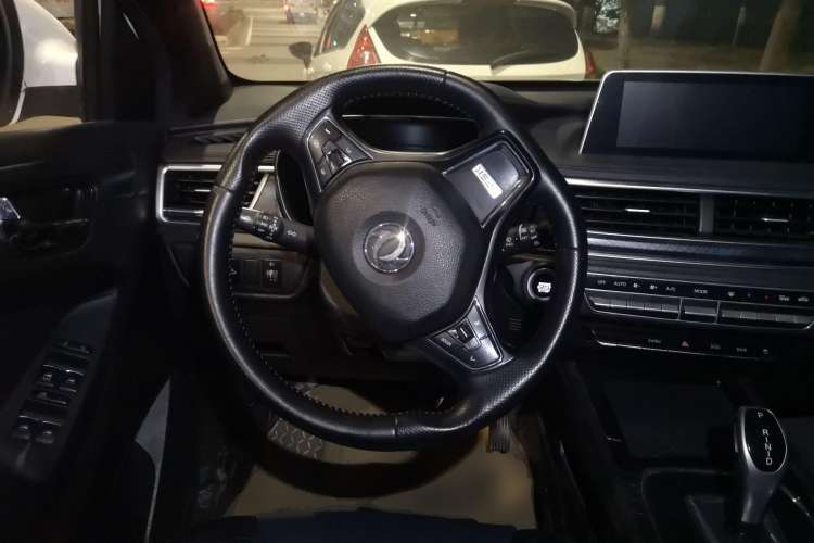 Used Dongfeng Fengon 580 New Energy 2019 1.8L PHEV Zhihao Model 7 Seats Steering Wheel