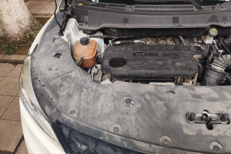 Used Dongfeng Fengon 580Pro 2020 220T Manual Yuling Edition Engine Bay Right