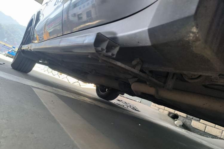 Used Dongfeng Fengon 580Pro 2020 220T Manual Yuling Edition Left Side Sill