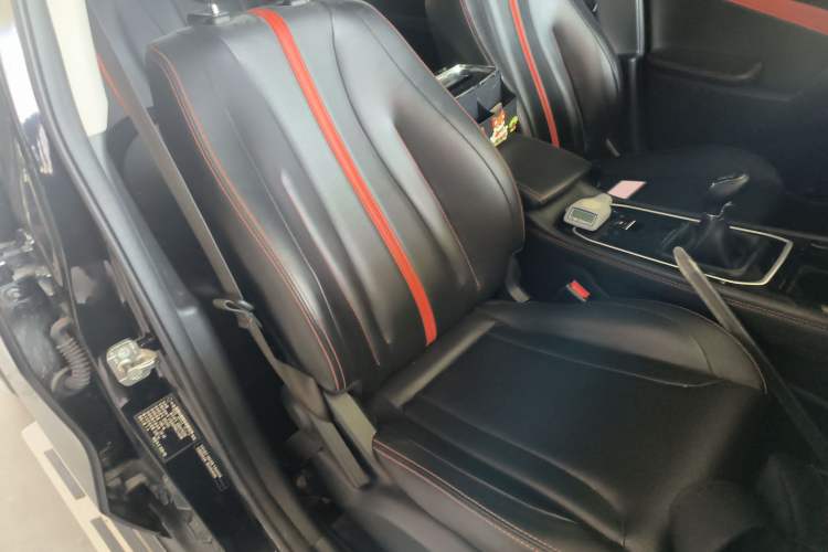 Used Dongfeng Fengon 580Pro 2020 220T Manual Yuling Edition Right Front Seat