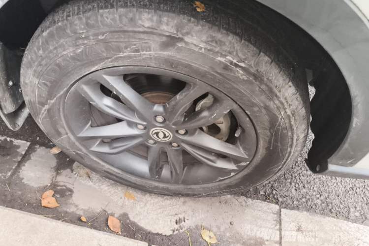 Used Dongfeng Fengon 580Pro 2020 220T Manual Yuling Edition Right Front Wheel Hub