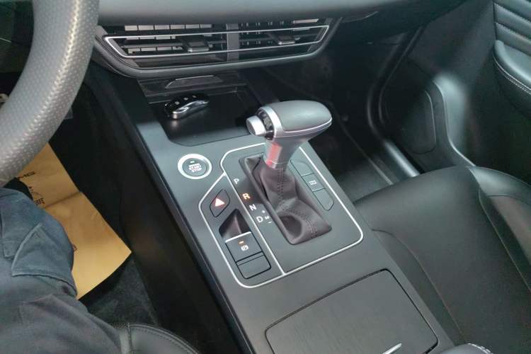 Used Dongfeng Fengon 580Pro 2020 280TGDI CVT Yuling Edition Gear Lever