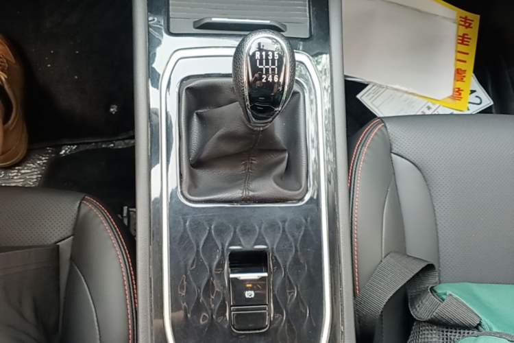 Used Dongfeng Fengon 580Pro 2020 220T Manual Yuling Edition Gear Lever