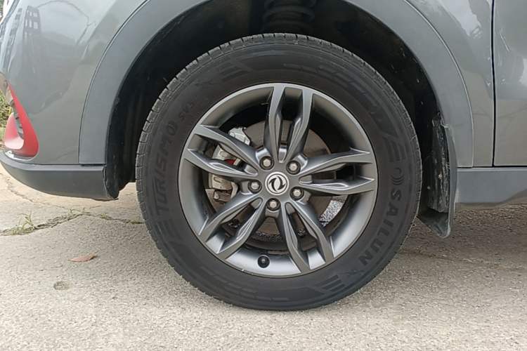 Used Dongfeng Fengon 580Pro 2020 220T Manual Yuling Edition Left Front Wheel Hub