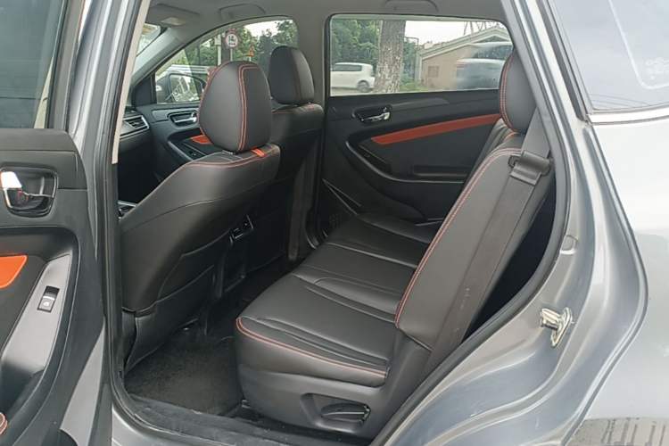 Used Dongfeng Fengon 580Pro 2020 220T Manual Yuling Edition Left Rear Seat