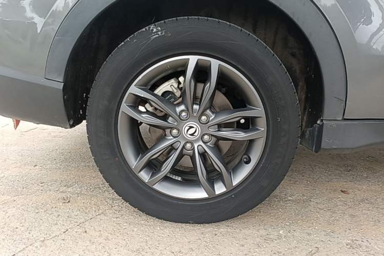 Used Dongfeng Fengon 580Pro 2020 220T Manual Yuling Edition Right Rear Wheel Hub