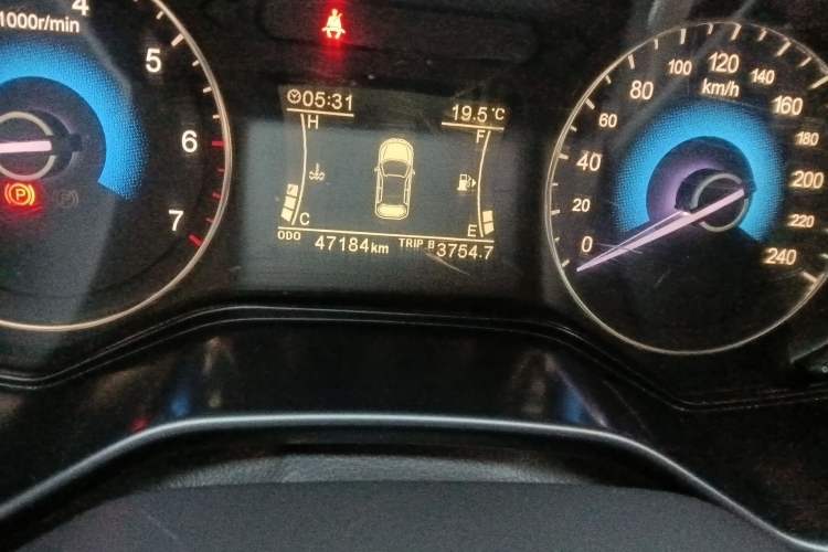 Used Dongfeng Fengon 580Pro 2020 220T Manual Yuling Edition Odometer Close Up