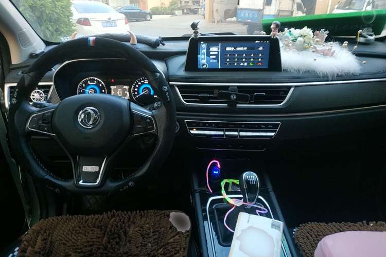 Used Dongfeng Fengon 580Pro 2020 220T Manual Yuling Edition Center Console