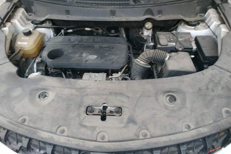 Used Dongfeng Fengon 580Pro 2020 220T Manual Yuling Edition Engine Bay