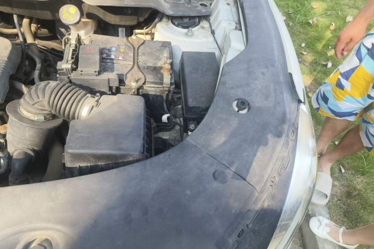 Used Dongfeng Fengon 580Pro 2020 220T Manual Yuling Edition Engine Bay Left