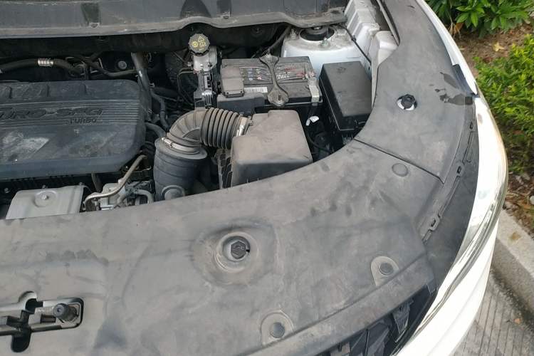 Used Dongfeng Fengon 580Pro 2020 220T Manual Yuling Edition Engine Bay Left