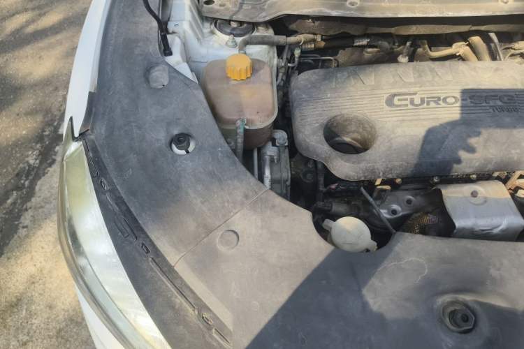 Used Dongfeng Fengon 580Pro 2020 220T Manual Yuling Edition Engine Bay Right