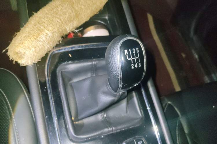 Used Dongfeng Fengon 580Pro 2020 220T Manual Yuling Edition Gear Lever
