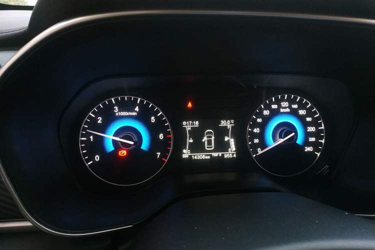 Used Dongfeng Fengon 580Pro 2020 220T Manual Yuling Edition Instrument Cluster