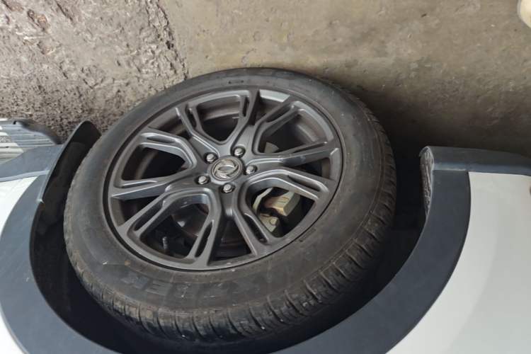 Used Dongfeng Fengon 580Pro 2020 280TGDI CVT Smart Edition Left Front Wheel Hub