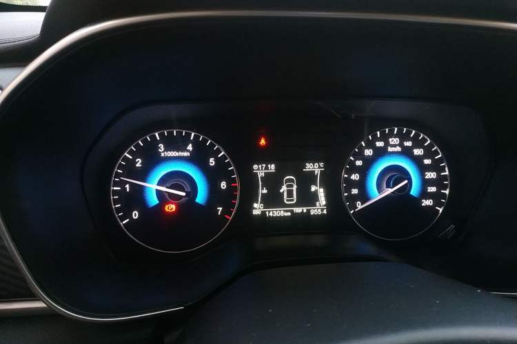 Used Dongfeng Fengon 580Pro 2020 220T Manual Yuling Edition Odometer Close Up