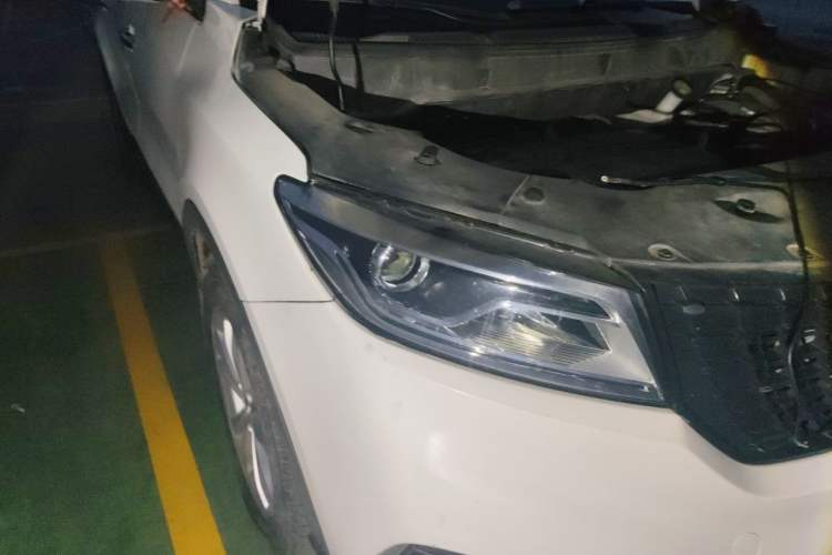 Used Dongfeng Fengon 580Pro 2020 220T Manual Yuling Edition Right Front Headlight