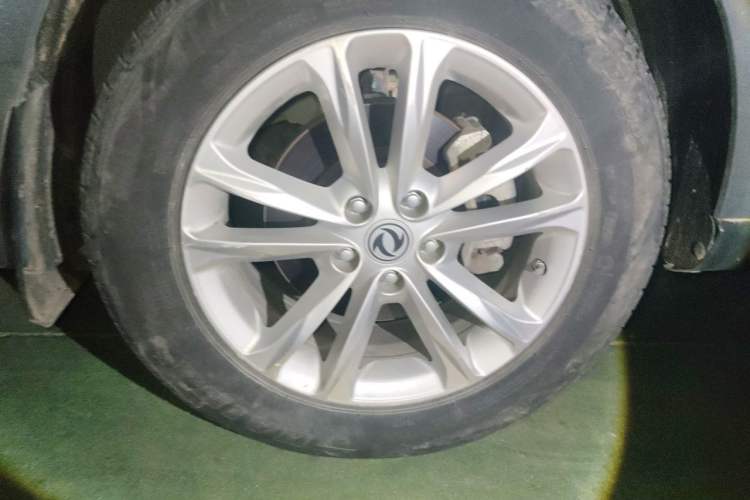 Used Dongfeng Fengon 580Pro 2020 220T Manual Yuling Edition Right Front Wheel Hub
