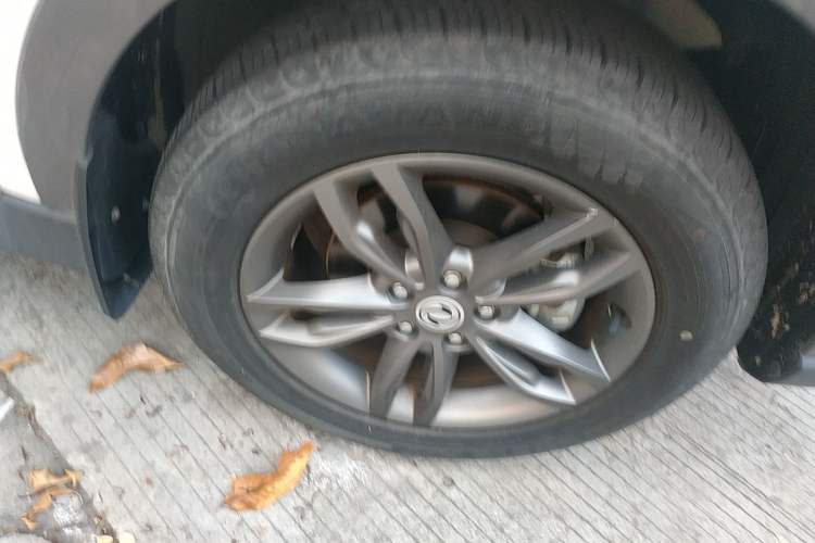 Used Dongfeng Fengon 580Pro 2020 220T Manual Yuling Edition Right Front Wheel Hub