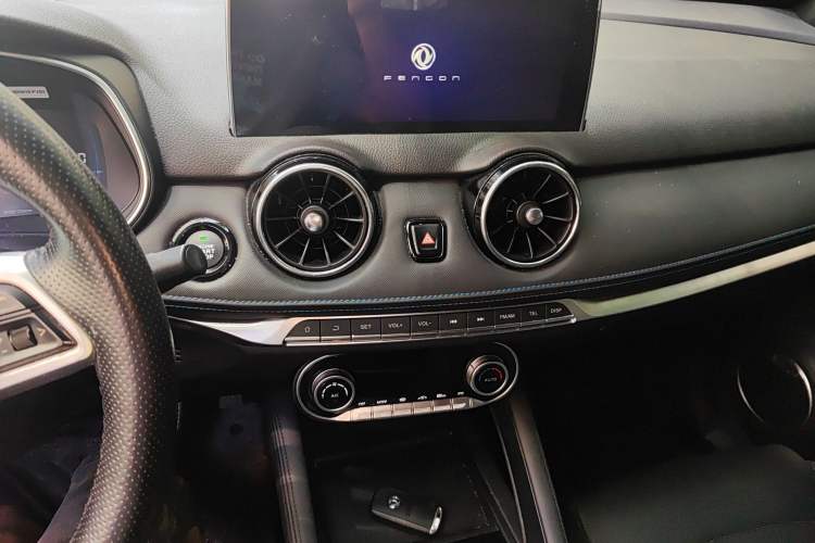 Used Dongfeng Fengon E3 2019 EVR Extended-Range Luxury Model Audio And AC Panel