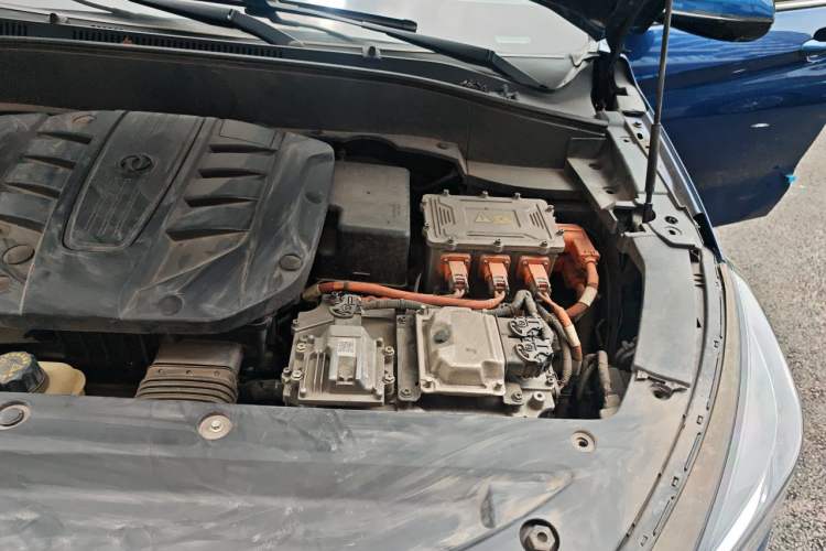 Used Dongfeng Fengon E3 2019 EVR Extended-Range Luxury Model Engine Bay Left
