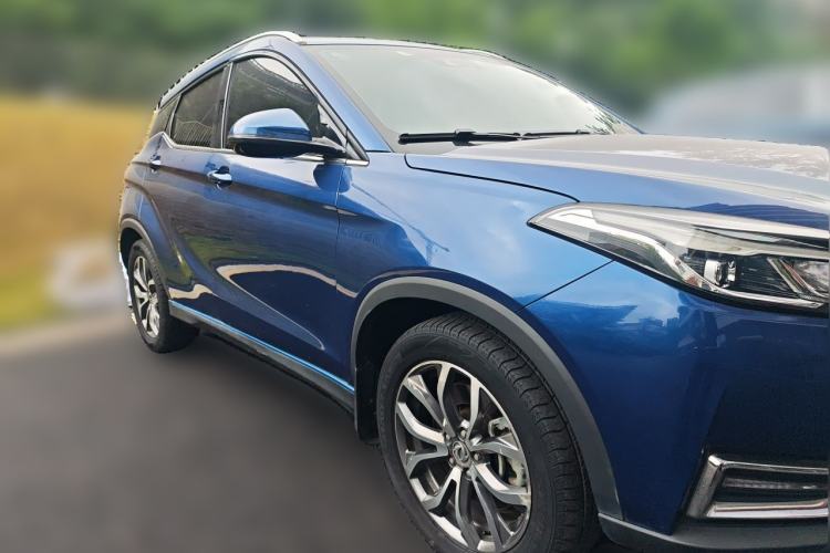 Used Dongfeng Fengon E3 2019 EVR Extended-Range Luxury Model Front Right 45 Deg