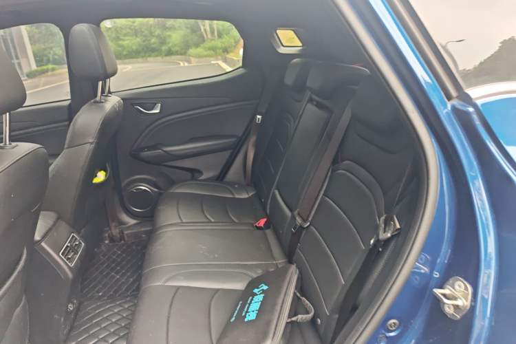 Used Dongfeng Fengon E3 2019 EVR Extended-Range Luxury Model Left Rear Seat